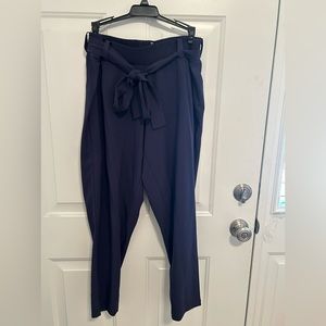 Torrid cropped elastic waist dress pants with pockets. Size 10.